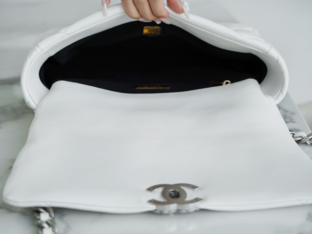 𝗖𝗛𝗔𝗡𝗘𝗟 ❶❾ 𝗕𝗔 𝗚 Original lambskin series ❥ Genuine leather ❥ Medium ❥ 22c New version silver with accessories White