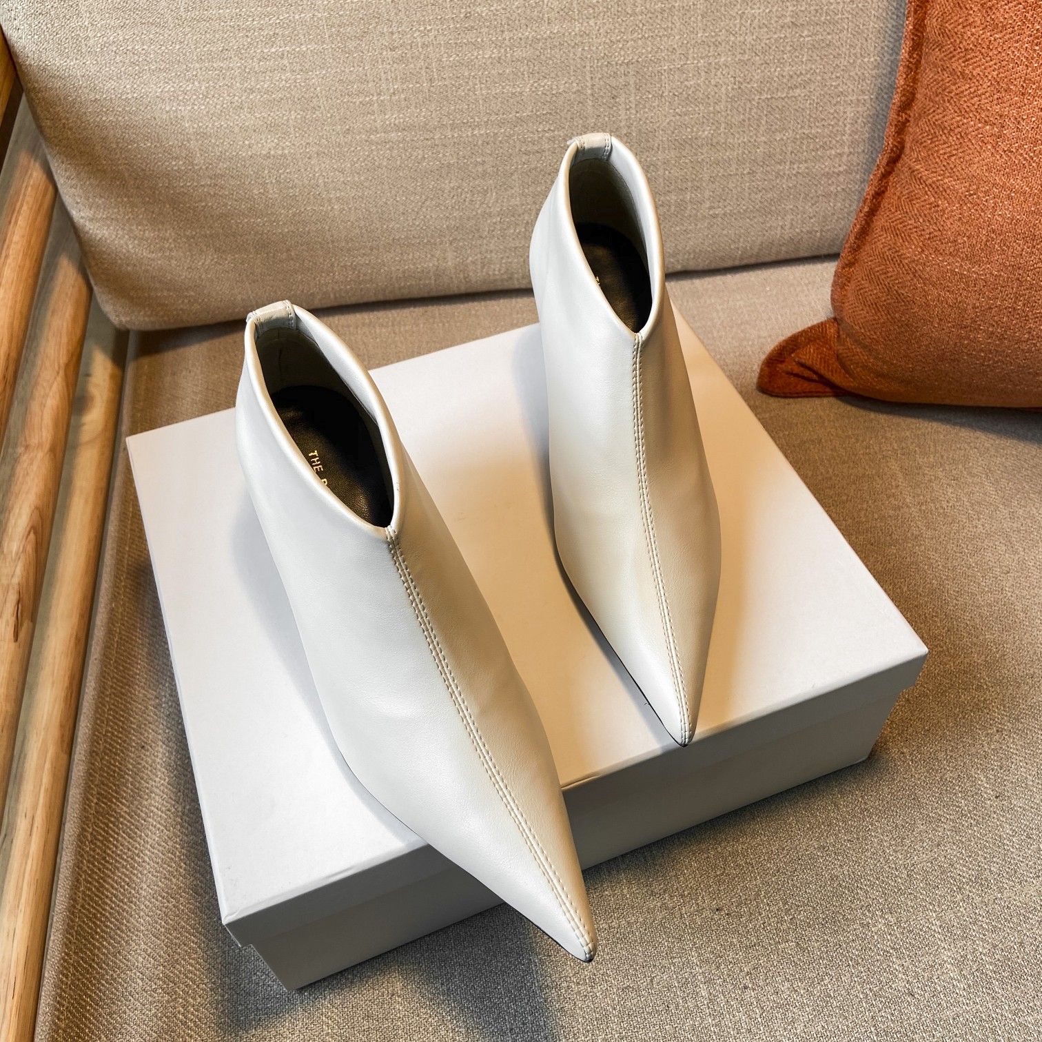 THE ROW · Autumn and winter exclusive beautiful fairy boots original color change leather outsole