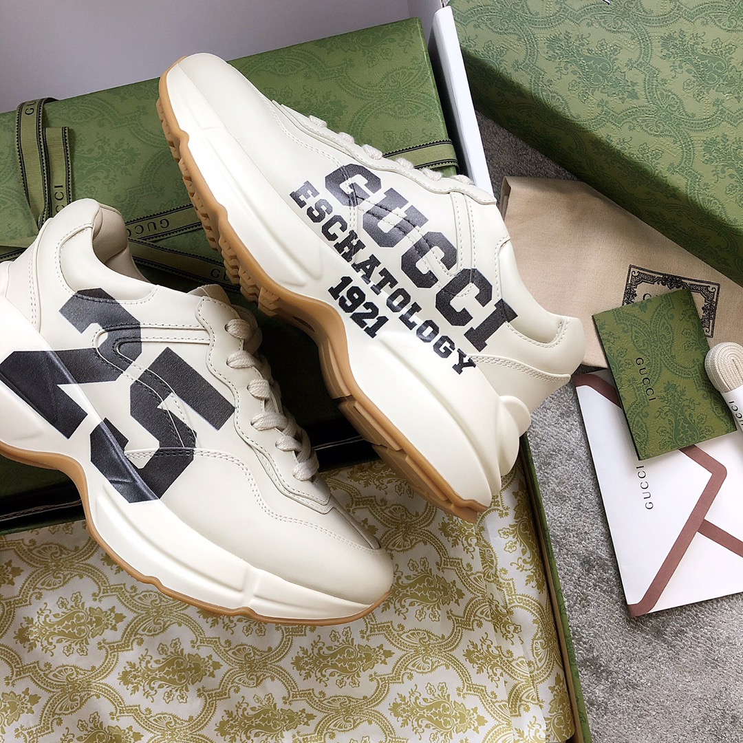 Gucci Pops This collection has a lot of flora and fauna elements Original material