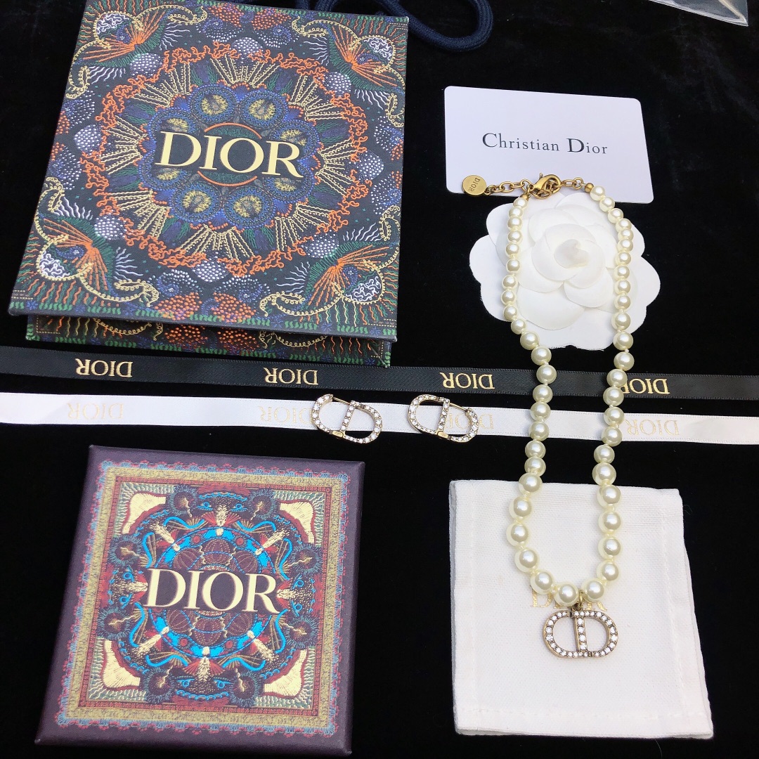 Dior necklace