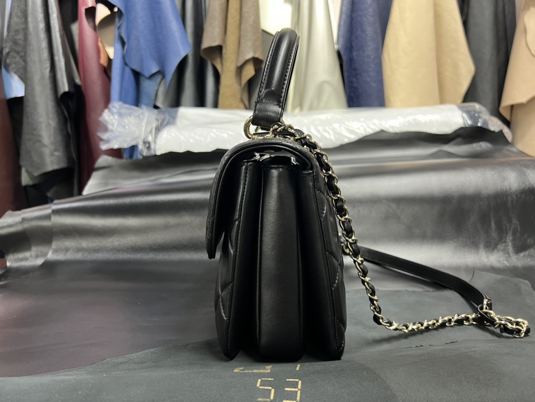 Chanel Trendy cc mouth flap bag V grid black gold genuine leather