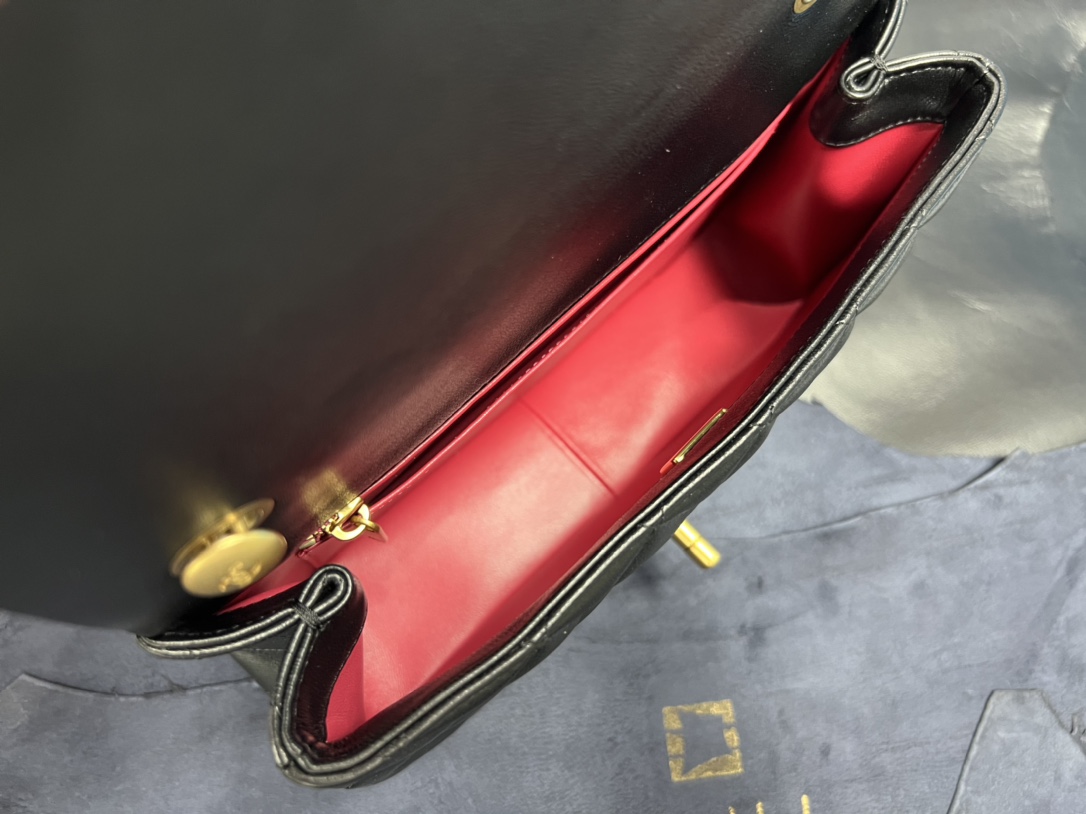 𝗖𝗛𝗔𝗡𝗘𝗟✦ 𝗖𝗹𝗮𝘀𝘀𝗶𝗰 𝗙𝗹𝗮𝗽 23S Camellia Adjustable Buckle CF Small Black Gold