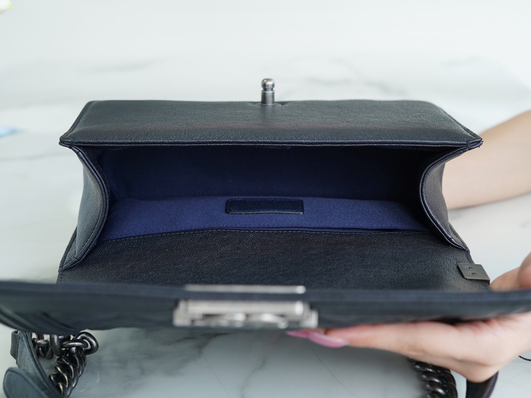 𝗖𝗵𝗮𝗻𝗲𝗹 𝗟𝗲𝗯𝗼𝘆  Original 