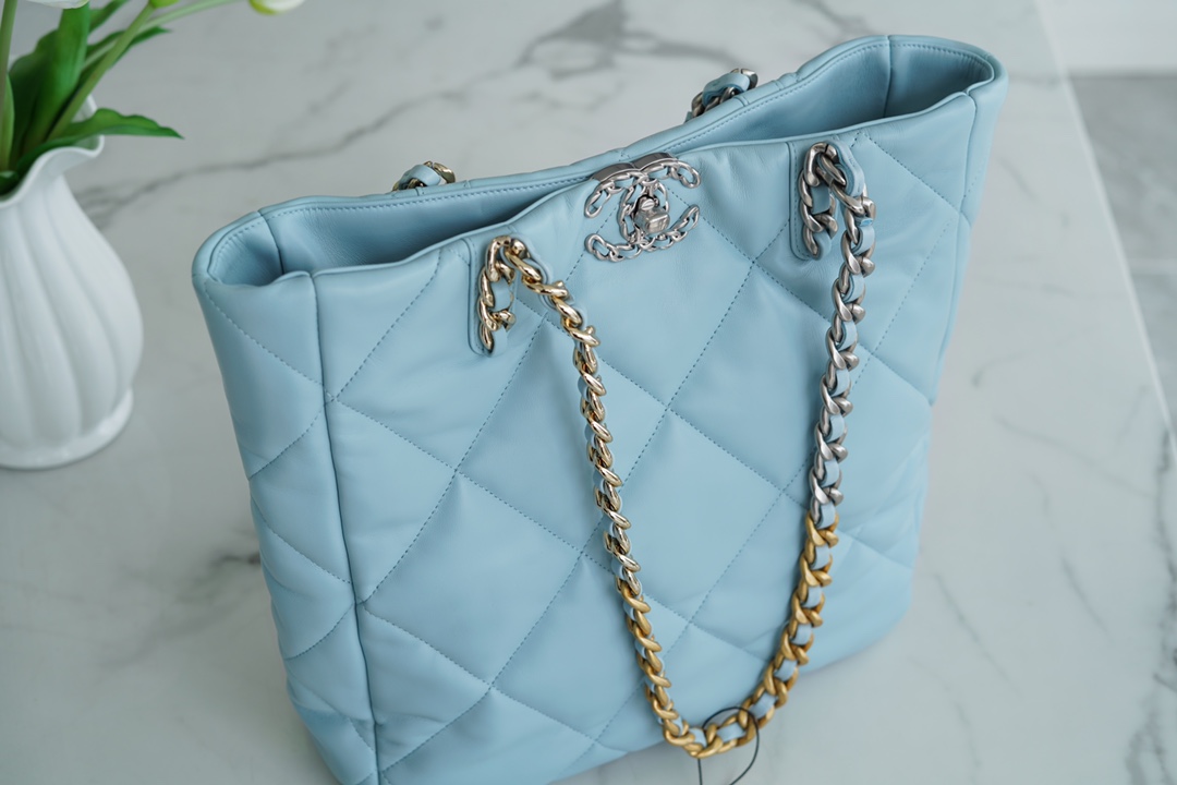 𝗖𝗛𝗔𝗡𝗘𝗟 𝟮𝟮𝗕 19𝑩𝑨𝑮 𝑻𝒐𝒕𝒆 Italy 🇮🇹 Level 1 [Box] Lambskin 🐑 Genuine Leather Blue