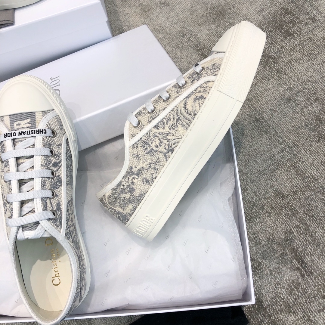 DIOR Antique Style Cloth Shoes Gold Full electric embroidery Water-dyed sheepskin lining Private moulded outsole