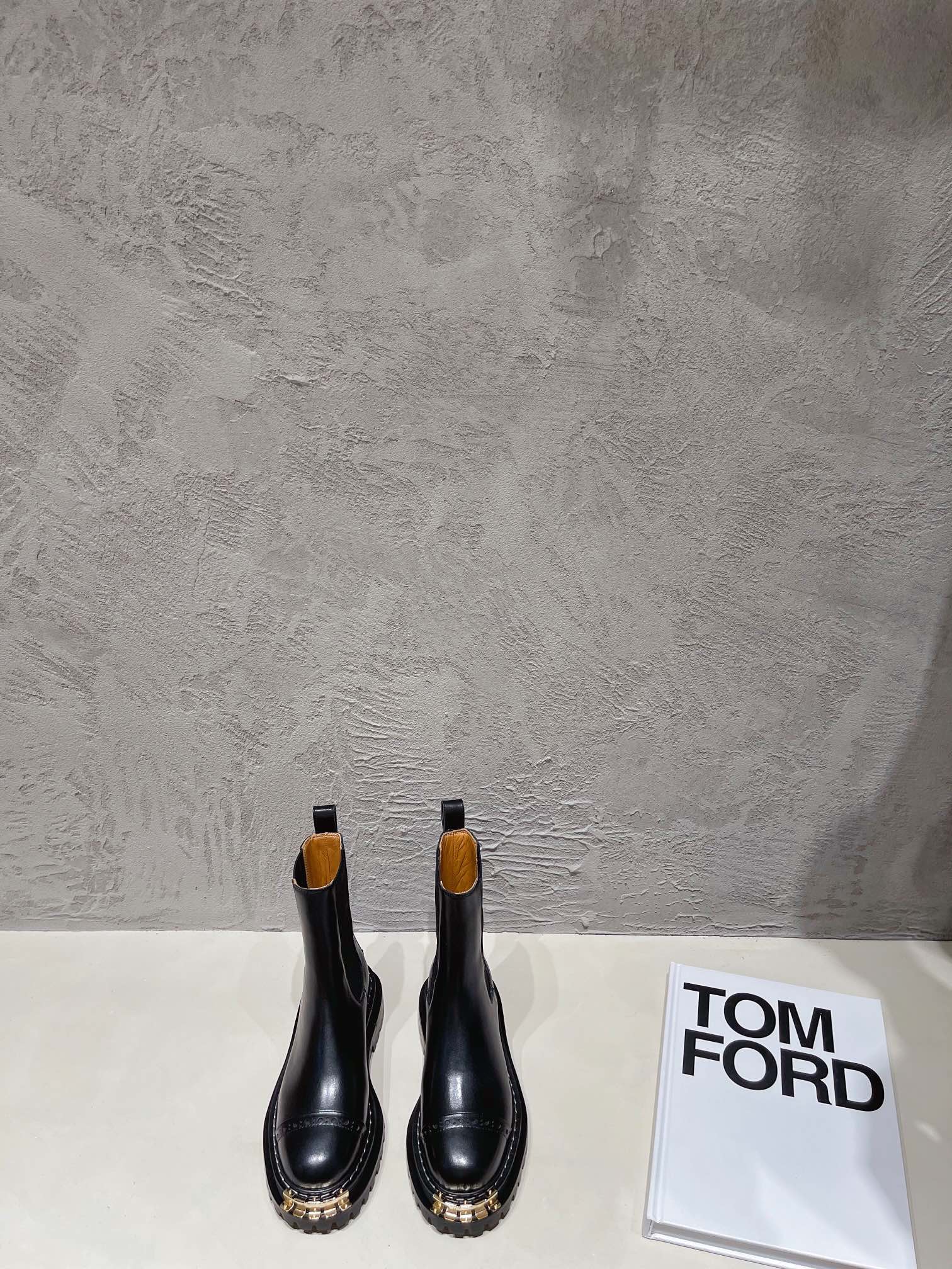 SANDRO 21ss metal head cowhide short Chelsea boots A pair of stylish and cool little boots