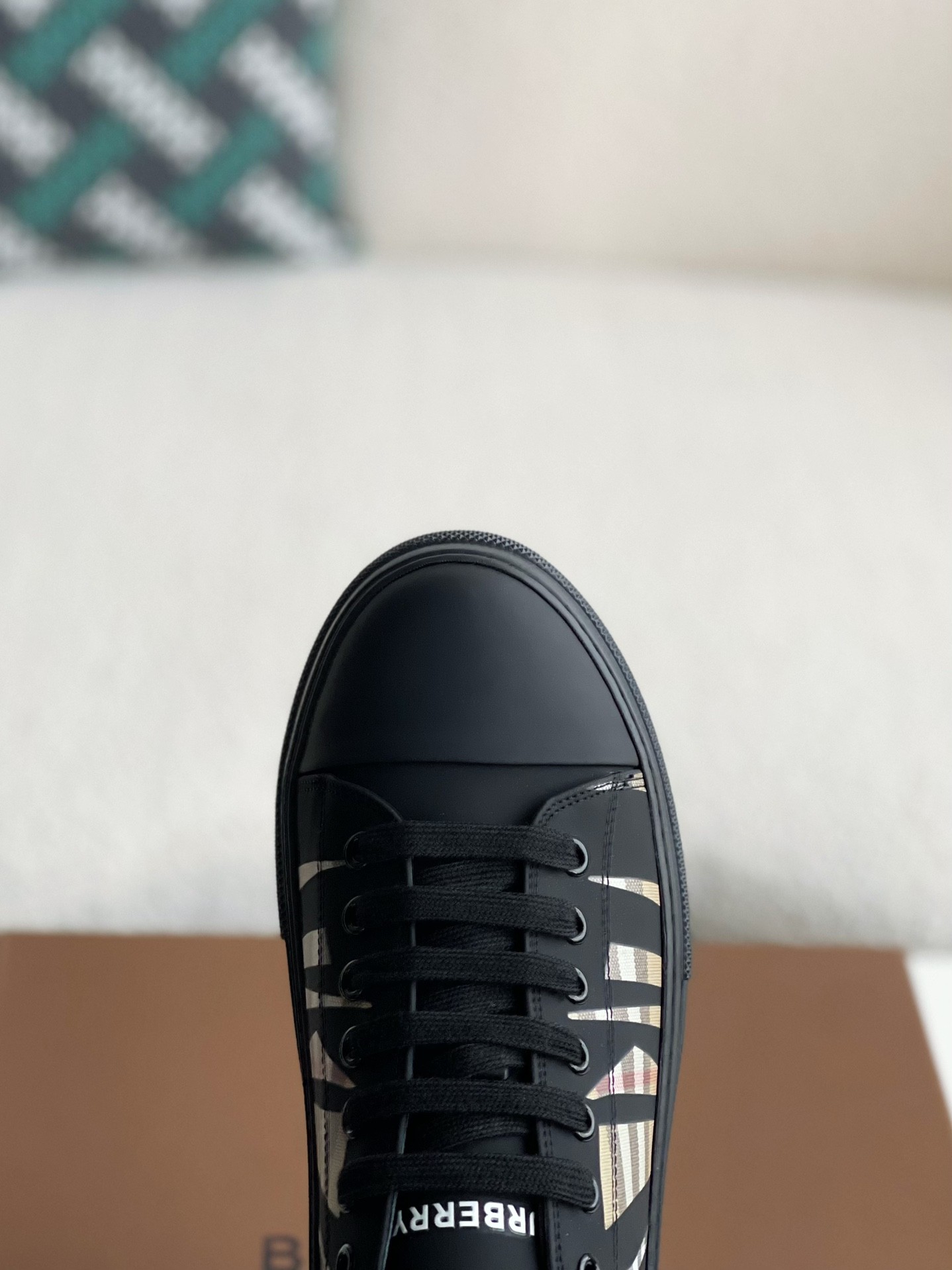 Burberry Low cut casual sports shoes