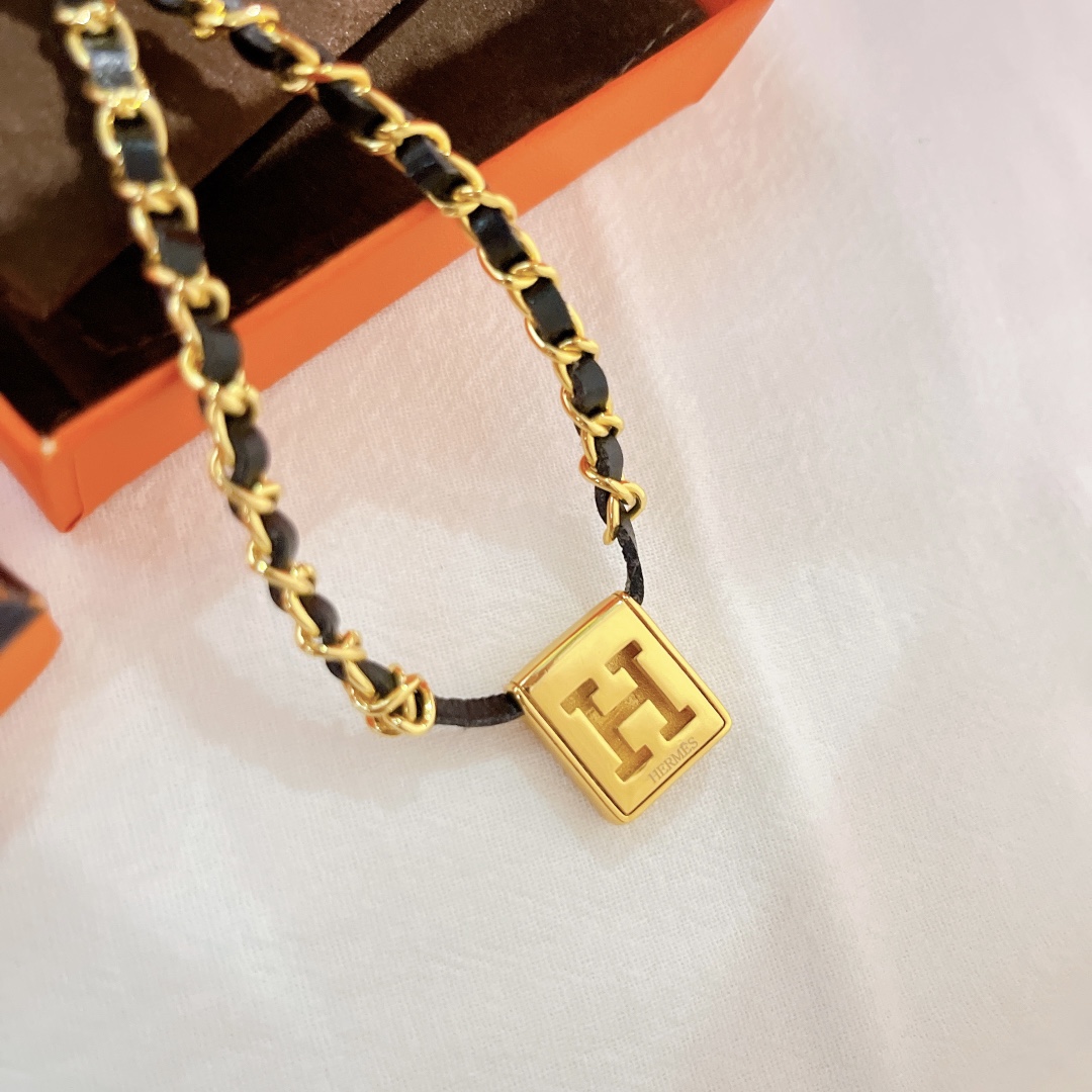 Hermes necklace