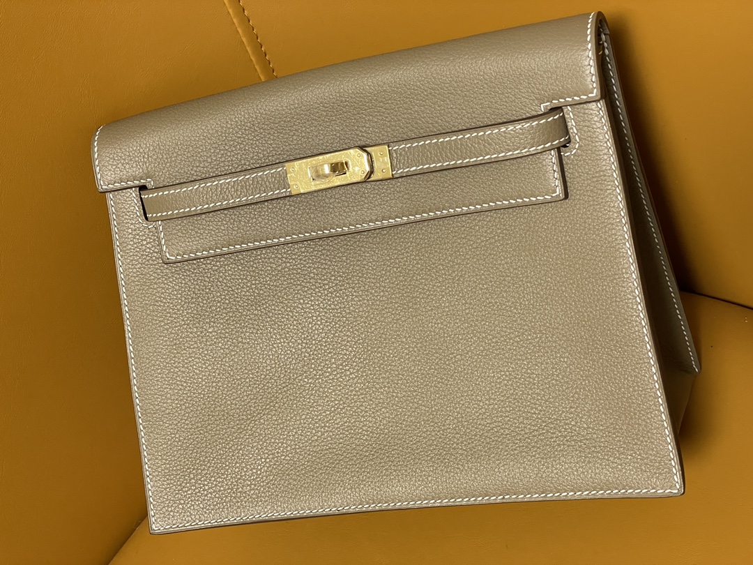 Kelly Danse elephant grey evercolor gold buckle