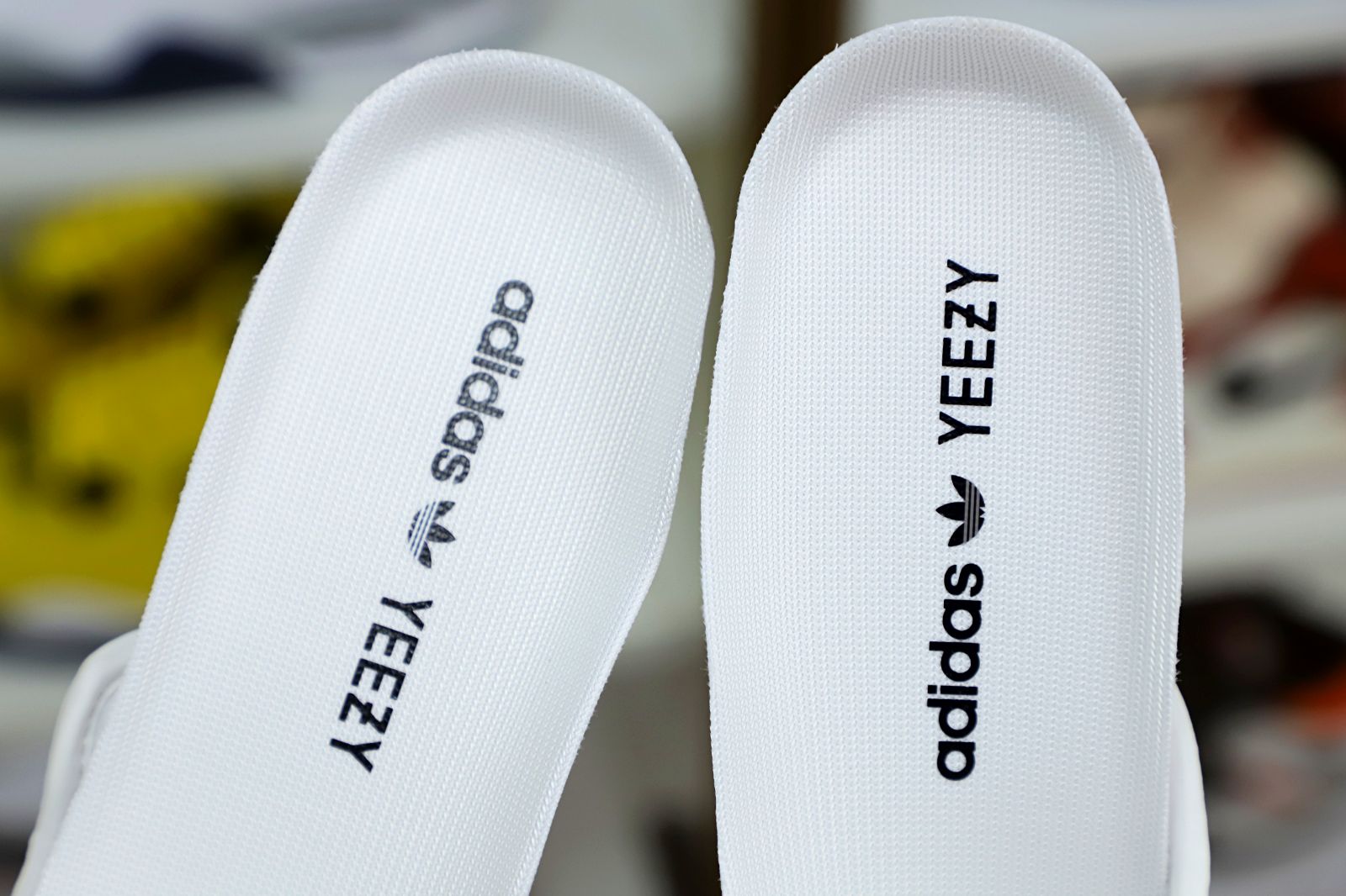 YEEZY BOOST 350 V2 CREAM WHITE / TRIPLE WHITE