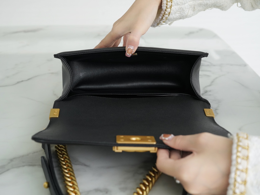 𝗖𝗵𝗮𝗻𝗲𝗹 𝗟𝗲𝗯𝗼𝘆 Imported custom caviar calfskin:Small ball pattern Medium Black Gold