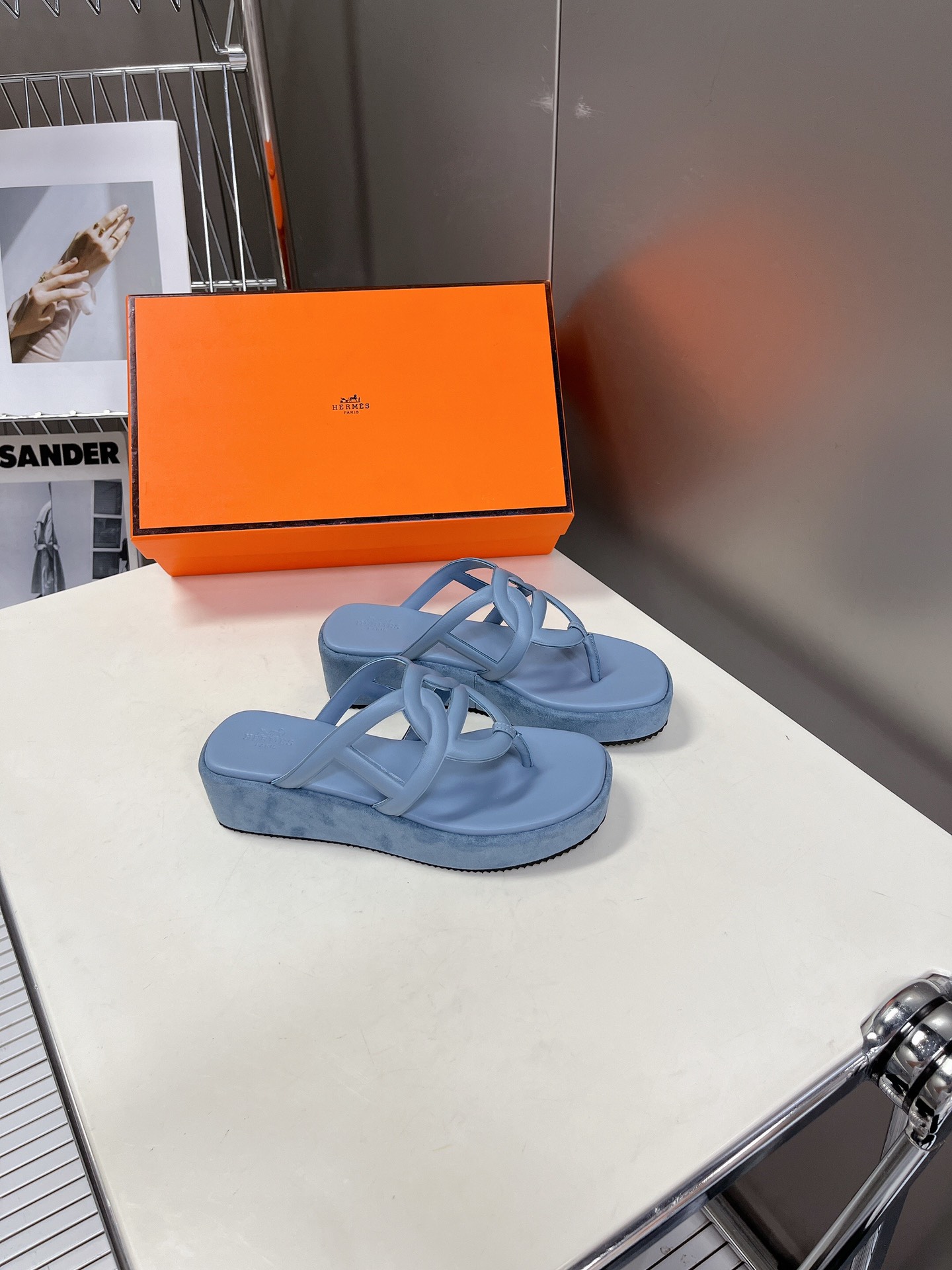 Hermes thick bottom H drag