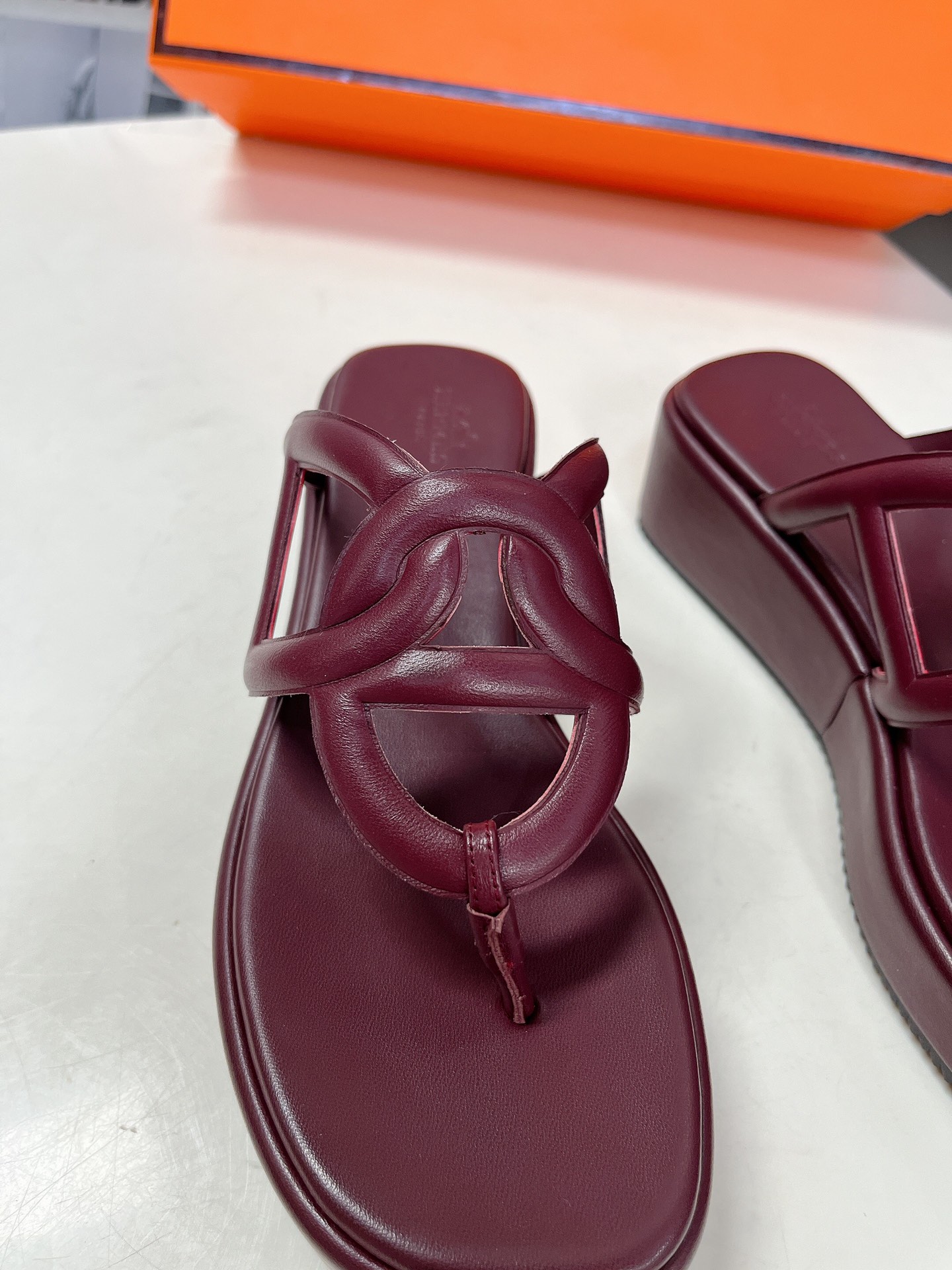 Hermes thick bottom H drag