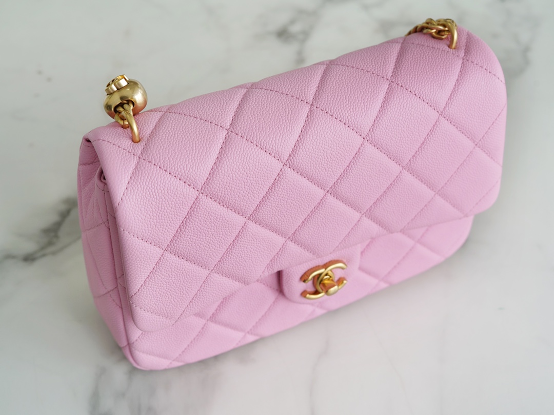 𝗖𝗛𝗔𝗡𝗘𝗟✦𝗖𝗹𝗮𝘀𝘀𝗶𝗰 𝗙𝗹𝗮𝗽 23P Spring/Summer New Love Heart Adjustable Buckle Large Pink