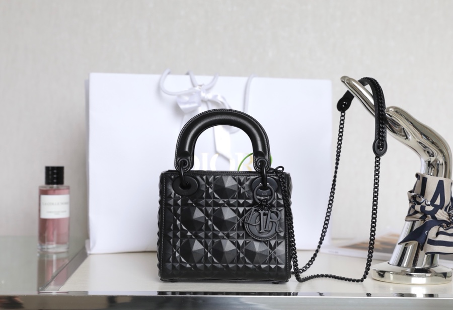 LADY DIOR Diamond Shaped Vine Black DR-081