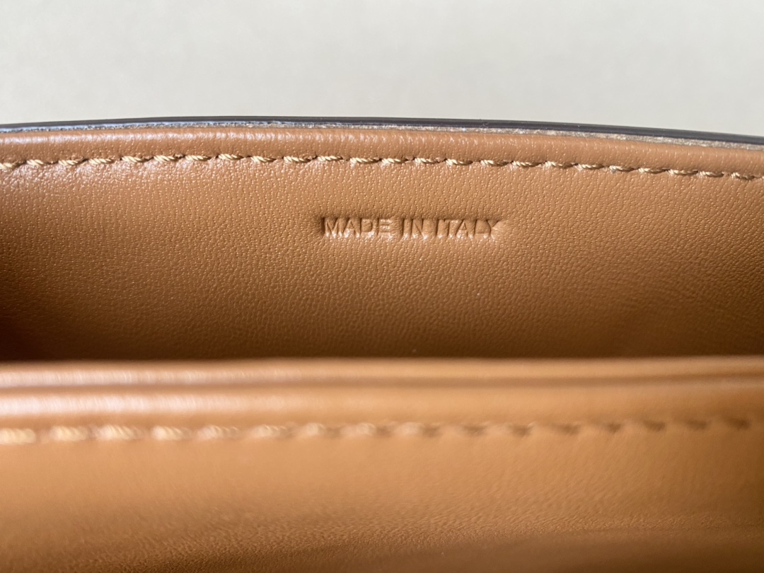 𝐂𝐞𝐥𝐢𝐧𝐞 Triomphe teen 18.5cm