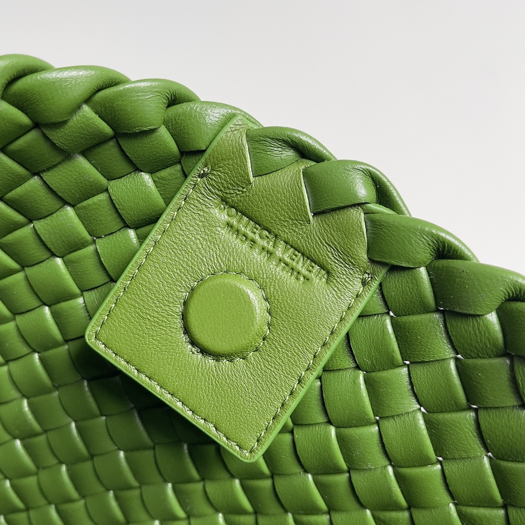Bottega Veneta CLICKER Large Green Pepper Green #730969