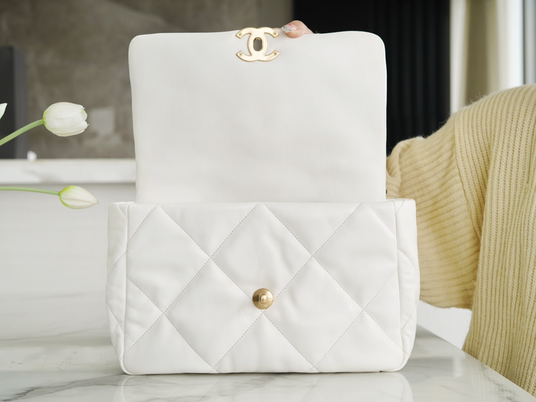 𝗖𝗛𝗔𝗡𝗘𝗟 ❶❾ 𝗕𝗔 𝗚 Original lambskin series ❥ Genuine leather ❥ Medium ❥ Snow White 👰‍♀️