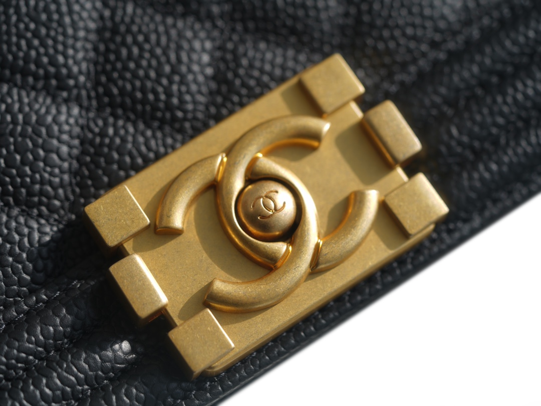 𝗖𝗵𝗮𝗻𝗲𝗹 𝗟𝗲𝗯𝗼𝘆 Imported custom caviar calfskin:Large ball pattern Small Black Gold