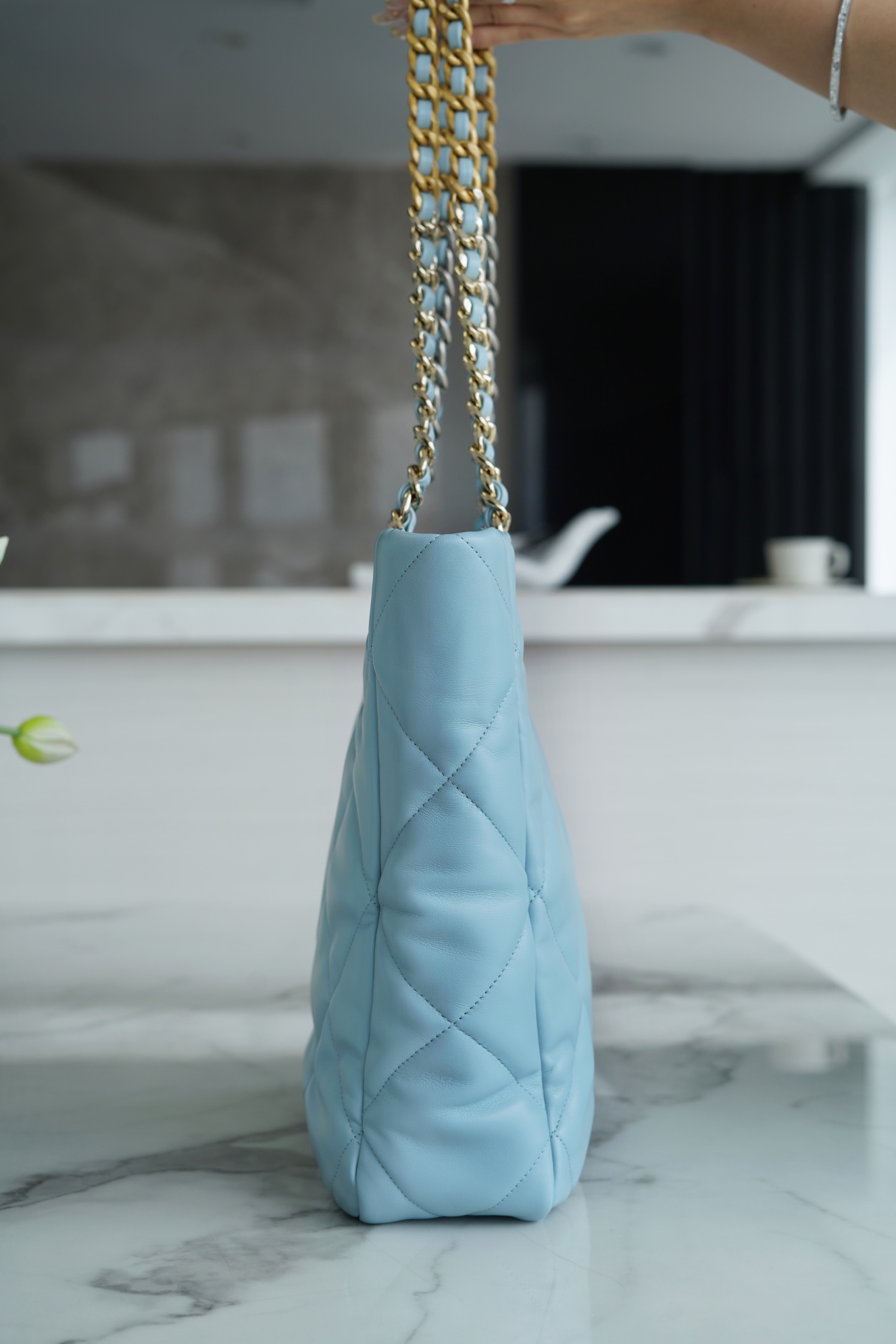 𝗖𝗛𝗔𝗡𝗘𝗟 𝟮𝟮𝗕 19𝑩𝑨𝑮 𝑻𝒐𝒕𝒆 Italy 🇮🇹 Level 1 [Box] Lambskin 🐑 Genuine Leather Blue