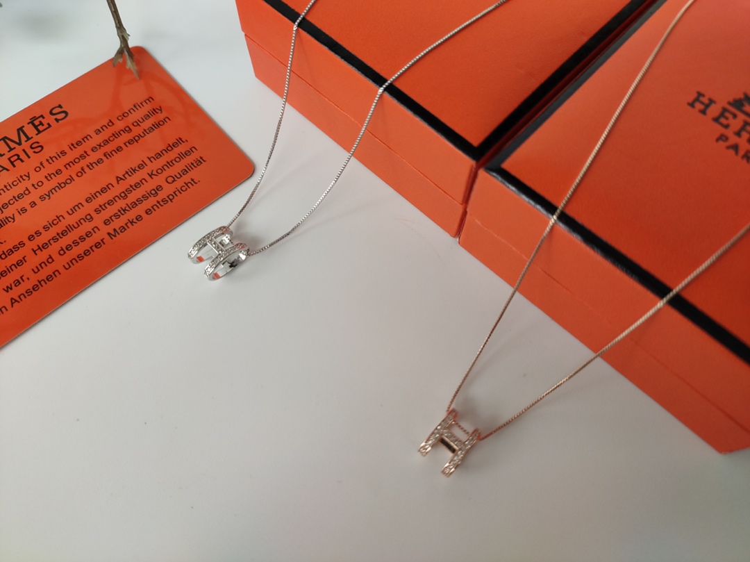 Hermes necklace