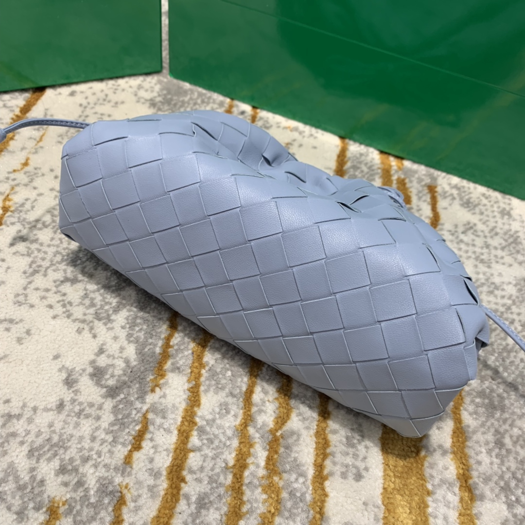 Bottega Veneta  THE MINI POUCH  #585852