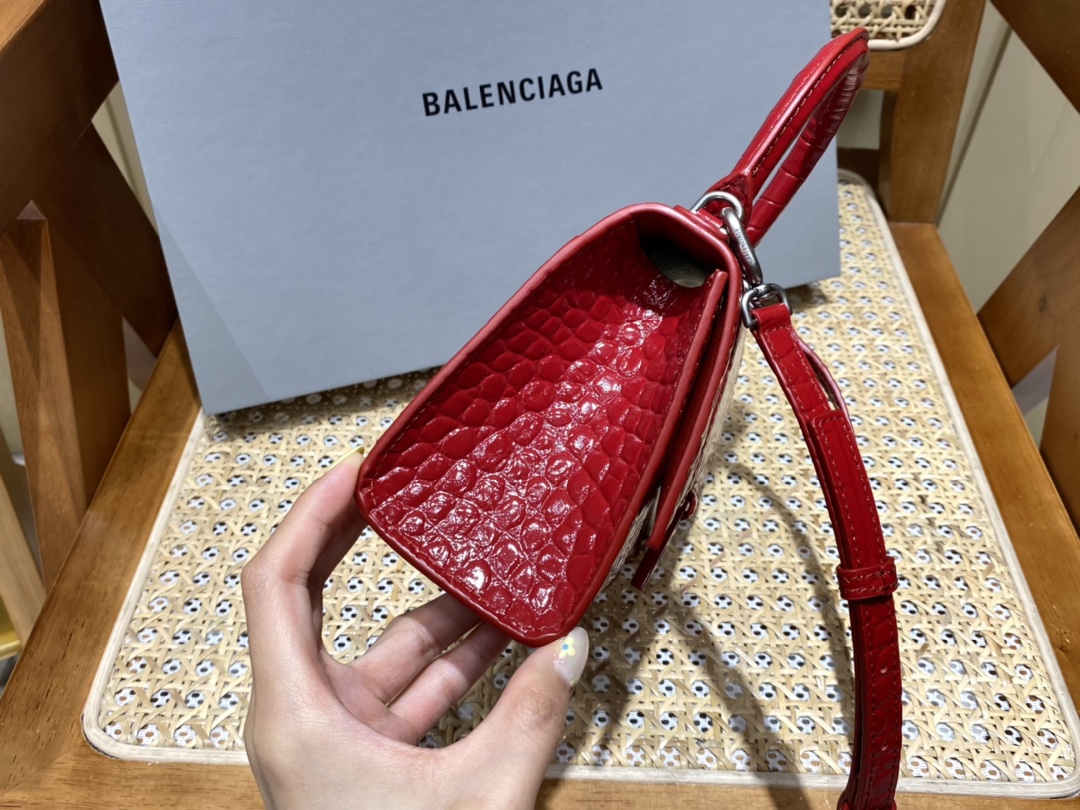 BALENCIAGA 𝐇𝐨𝐮𝐫𝐠𝐥𝐚𝐬𝐬 𝐗𝐒 crocodile-textured cowhide