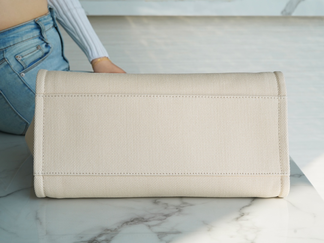 𝐂𝐇𝐀𝐍𝐄𝐋 Beach Bag Summer 🏖 Super Fairy Pearl Embroidery Beach Bag Apricot