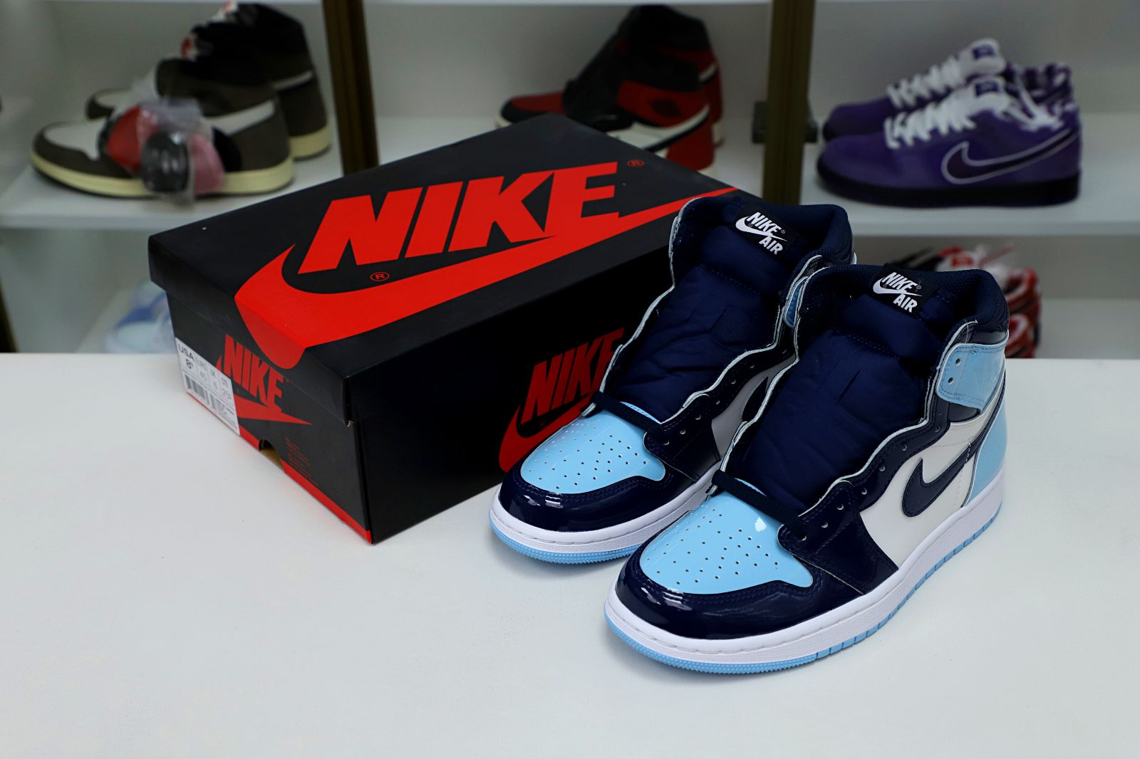 WMNS AIR JORDAN 1 RETRO HIGH OG BLUE CHILL