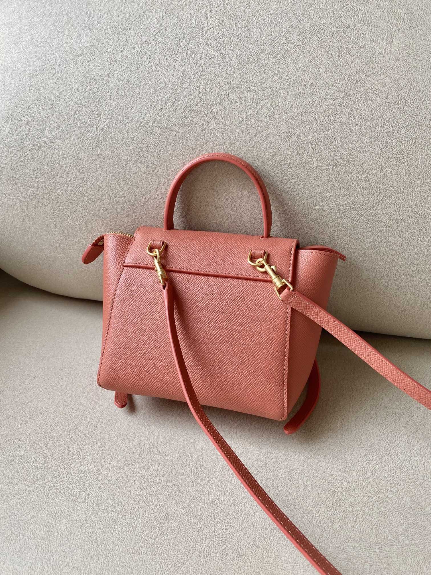 𝐂𝐞𝐥𝐢𝐧𝐞 𝐛𝐞𝐥𝐭 𝐩𝐢𝐜𝐨 𝟏𝟔𝐜𝐦 Grained Calfskin Bag