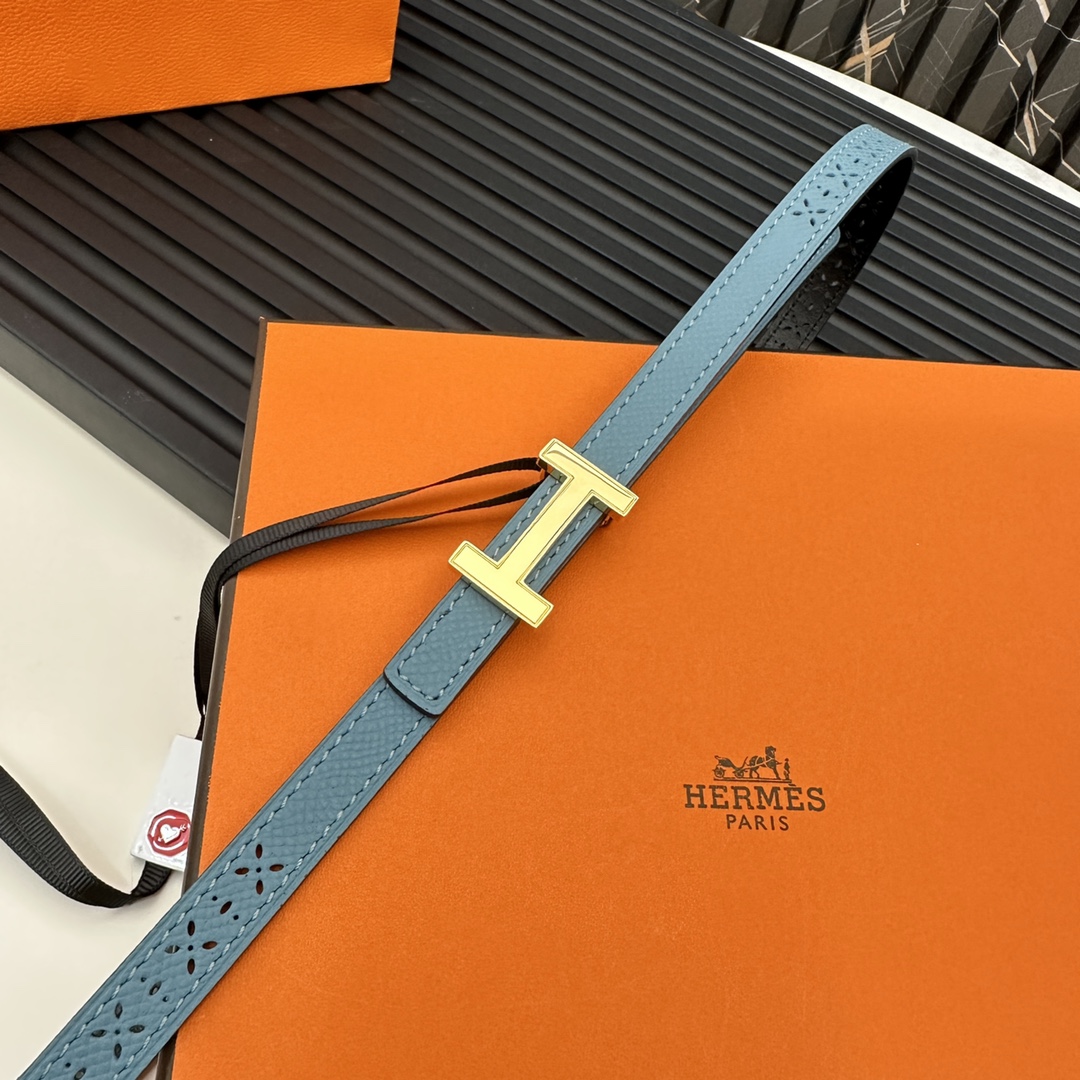 Reversible belt in Hermes Swift and perforated Epsom calfskin