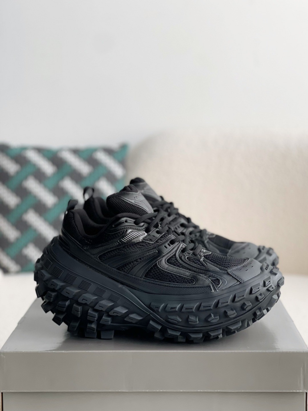 Balenciaga Bouncer Screw Sneakers