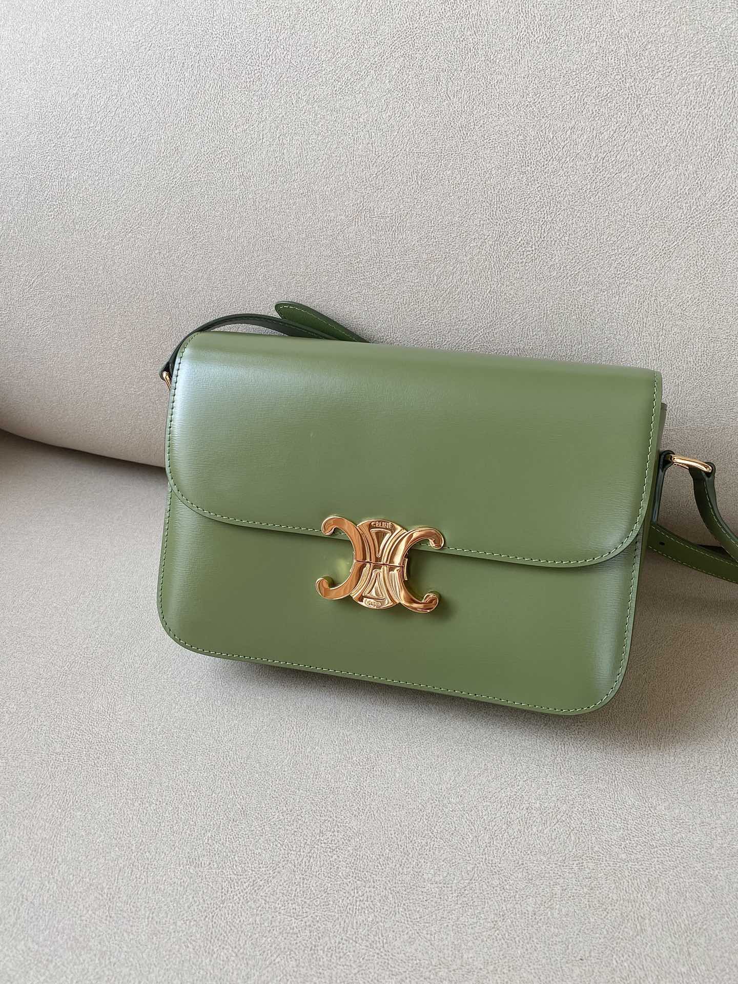 𝐂𝐞𝐥𝐢𝐧𝐞 Triomphe Medium 22.5cm