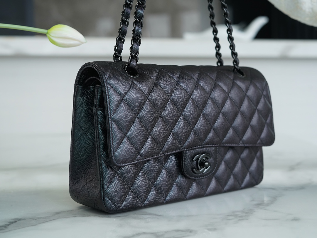 𝐂𝐇𝐀𝐍𝐄𝐋 Classic Flap France 🇫🇷 𝐇𝐇 𝐚𝐚𝐬 Original Caviar 🐂 Washed Tire Ox Medium 🐘Illusion black gun buckle