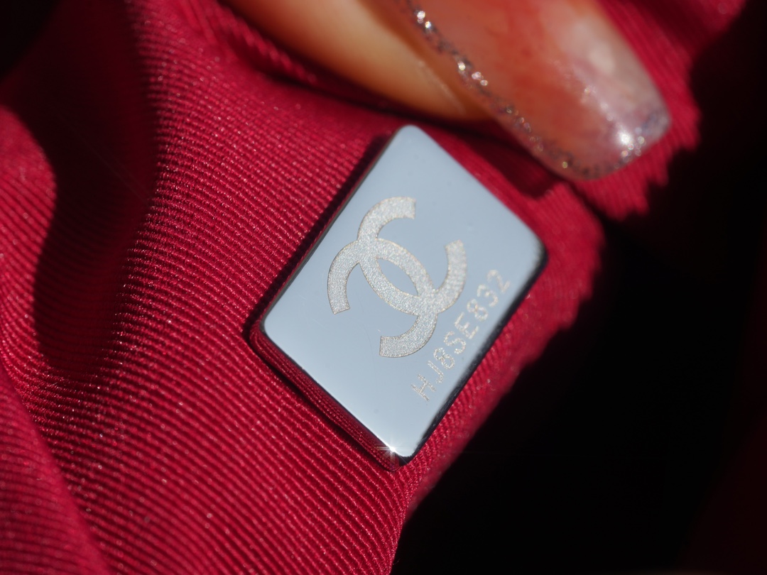 𝗖𝗵𝗮𝗻𝗲𝗹𝗚𝗮𝗯𝗿𝗶𝗲𝗹𝗲❥⼵ New style stray bag Italy 🇮🇹 Montebello original cowhide: medium black