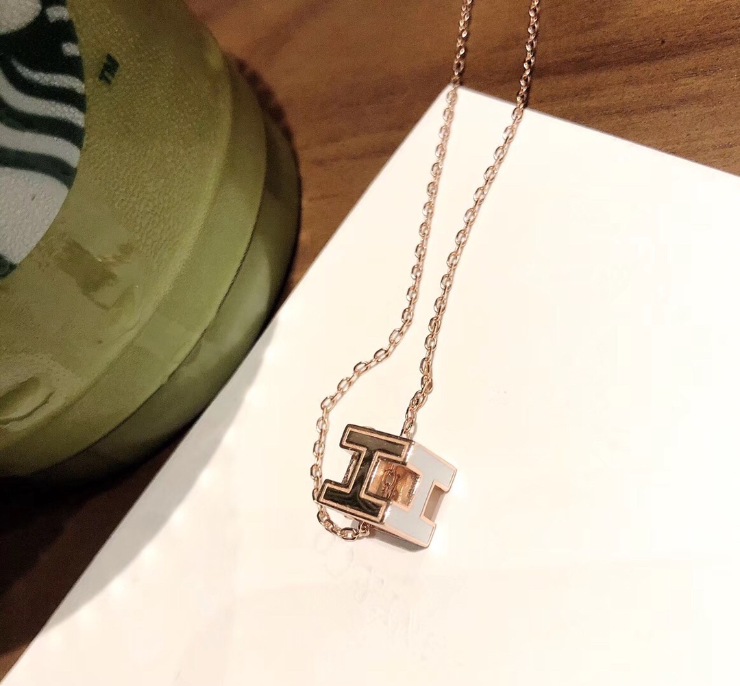 Hermes necklace