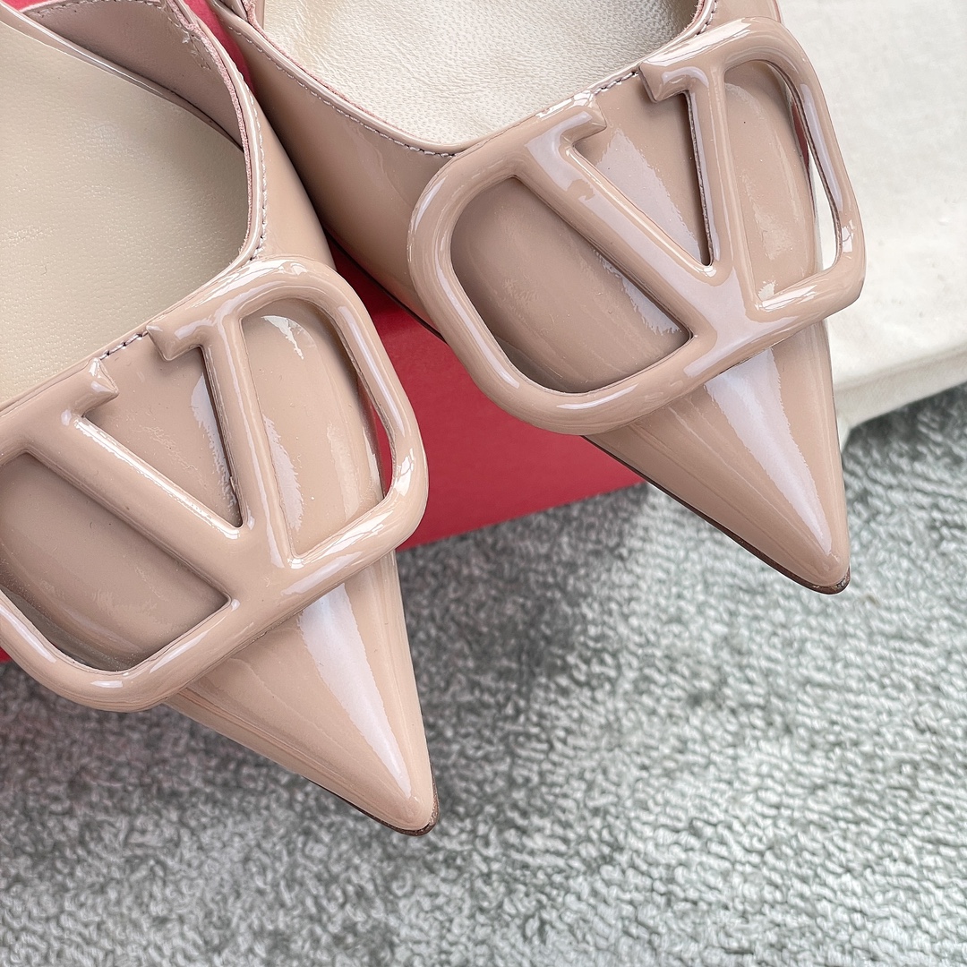 Valentino V Buckle High Heel 4CM Kitten Heel Nude Pink