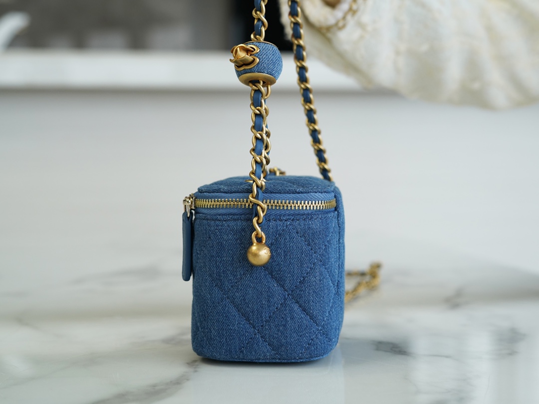 𝐂𝐇𝐀𝐍𝐄𝐋 Box Bag 22𝐶 Denim Denim Metal Ball Small Box