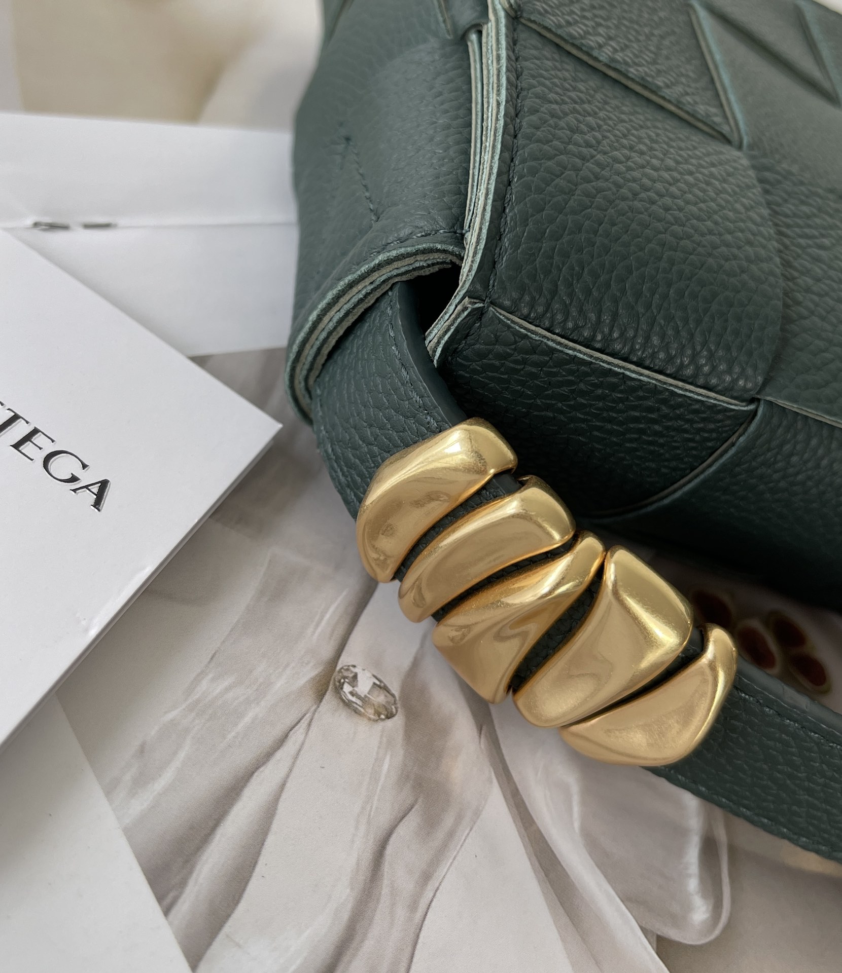 Bottega Veneta Cassette 5-panel lychee print Maple Brown #666870