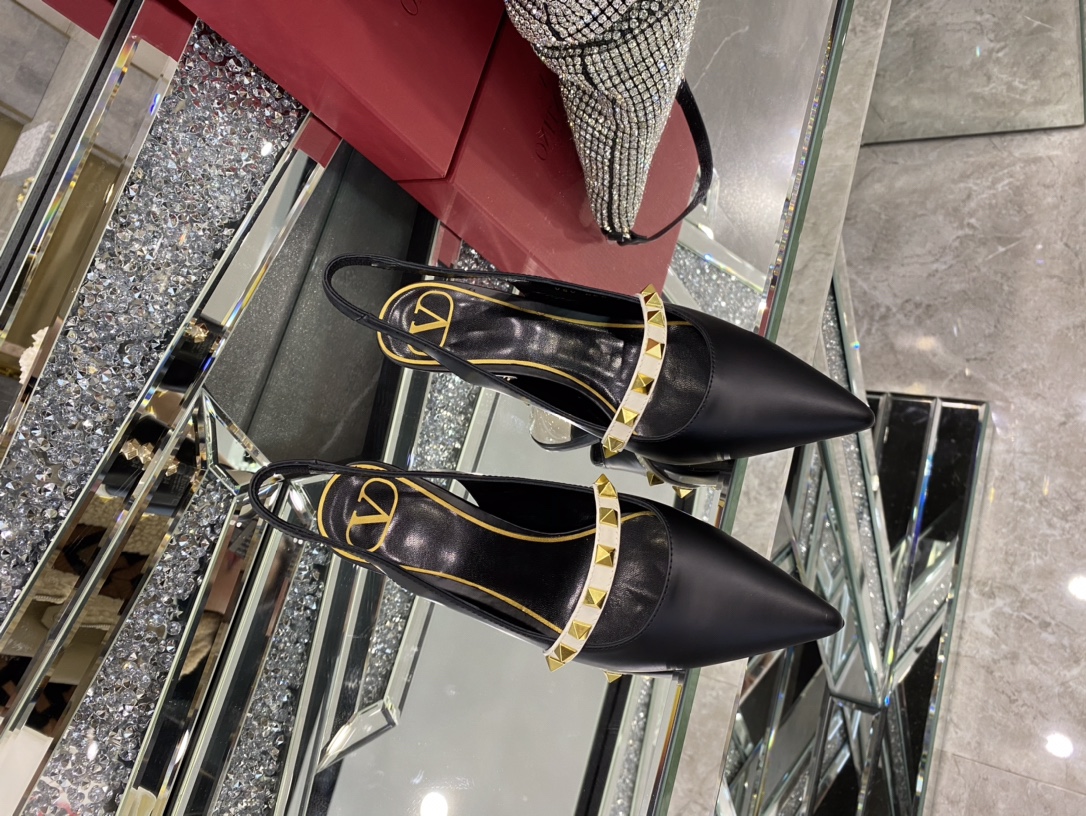 【Valentino】𝟐𝟎𝟐𝟏/𝐒𝐒 𝐧𝐞𝐰 The latest series of counter perfect details original matte open edge bead leather