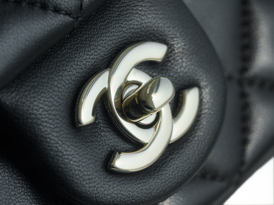 𝗖𝗛𝗔𝗡𝗘𝗟✦ 𝗖𝗹𝗮𝘀𝘀𝗶𝗰 𝗙𝗹𝗮𝗽 🔅 23C new soccer ⚽ racing CF big mini