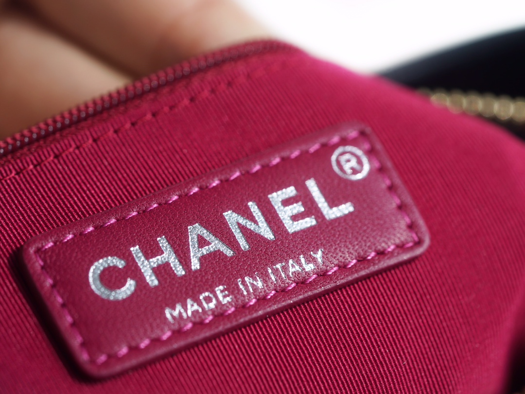 𝗖𝗵𝗮𝗻𝗲𝗹 𝗚𝗮𝗯𝗿𝗶𝗲𝗹𝗲❥ classic stray bag Italy 🇮🇹 