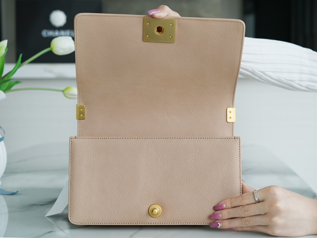 𝗖𝗵𝗮𝗻𝗲𝗹 𝗟𝗲𝗯𝗼𝘆  Original 