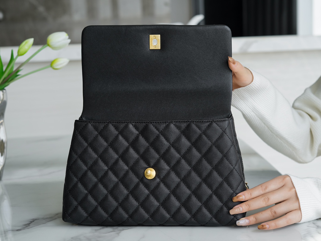 CHANEL 𝐂𝐨𝐂𝐨 𝐇𝐚𝐧𝐝𝐥𝐞 Lizard skin handle Medium Black