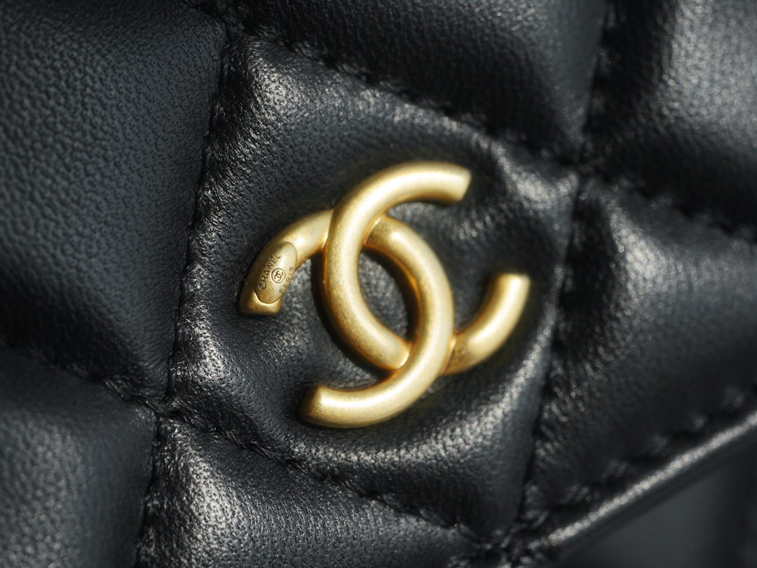 𝗖𝗛𝗔𝗡𝗘𝗟✦𝟮𝟯𝗖 Metal Ball Phone Bag Black