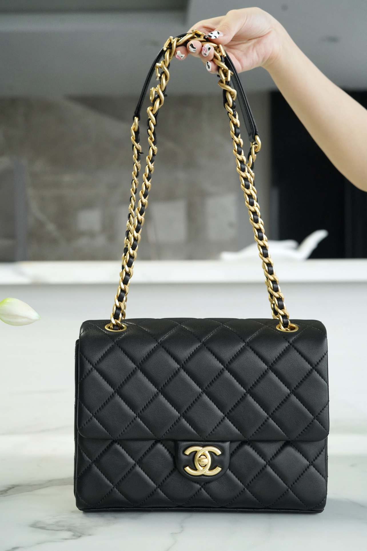 𝗖𝗛𝗔𝗡𝗘𝗟 23P New Letter Chain Flap Bag Black