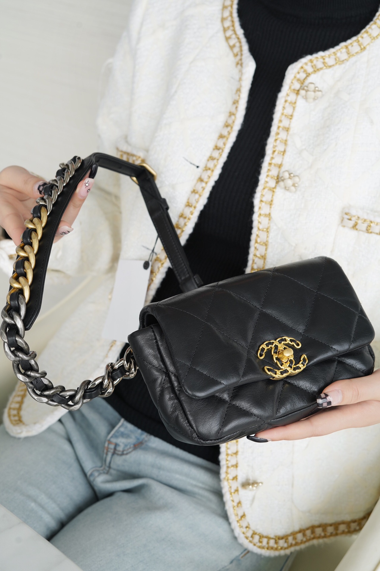 𝗖𝗛𝗔𝗡𝗘𝗟 ❶❾ 𝗕𝗔𝗚 Classic Black ❥ Fanny pack