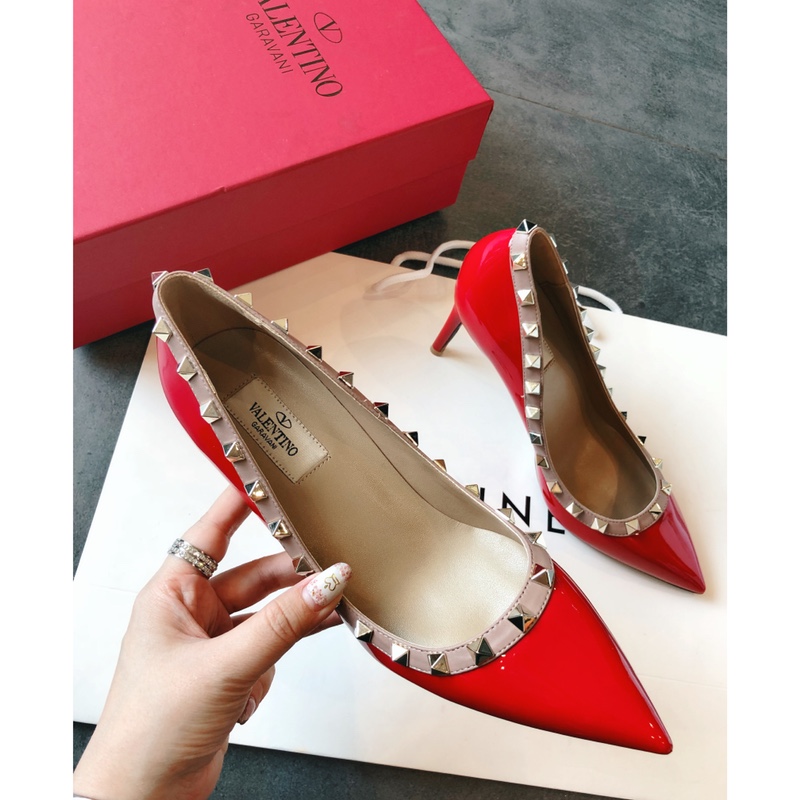 Valentino recommends this studded shoes once launched, the fashion It Girl starry-eyed pursuit