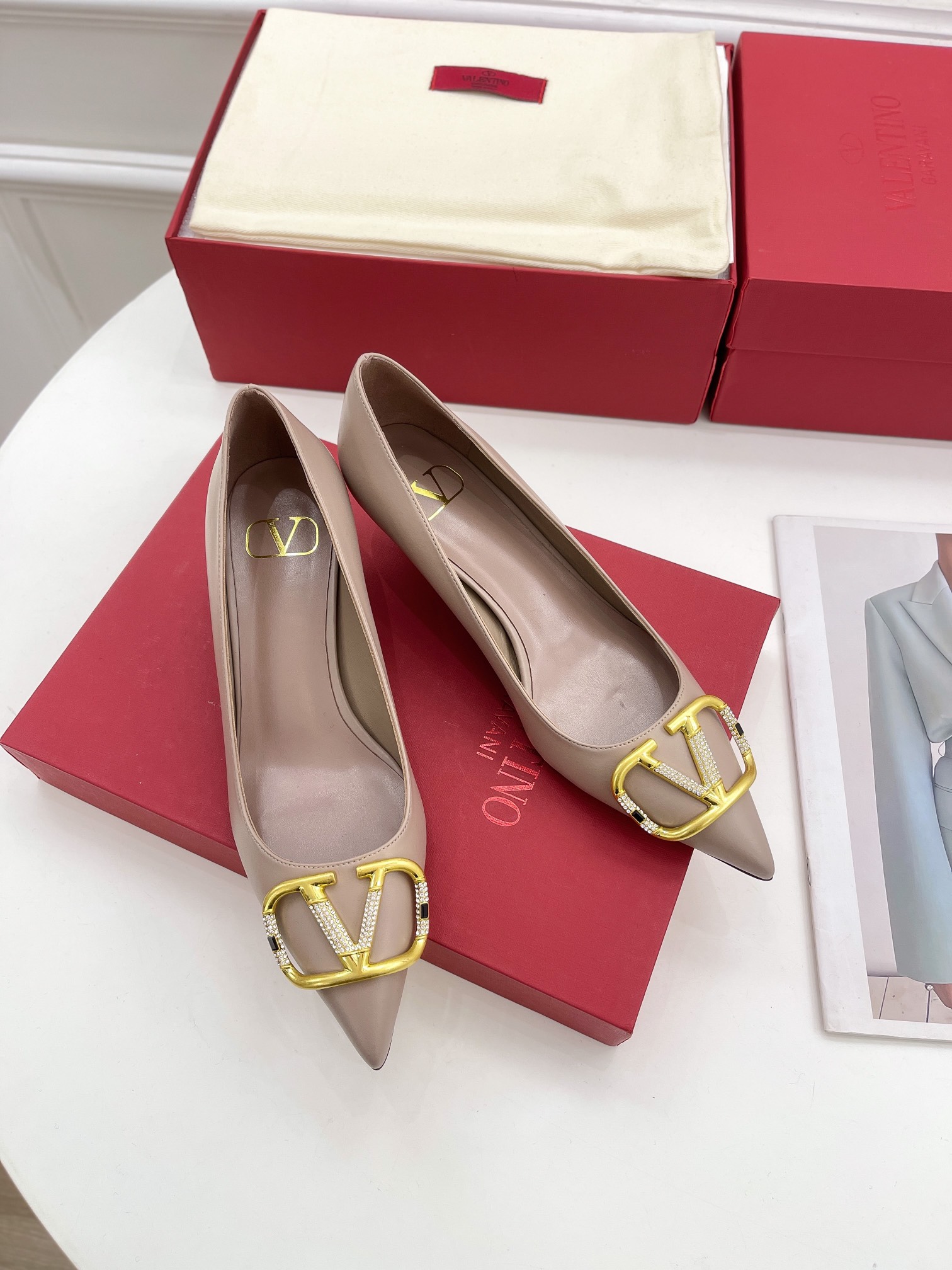 【Valentino】𝟐𝟎𝟐𝟏/𝐒𝐒 𝐧𝐞𝐰 Valentino 2022 spring and summer new large V diamond buckle high heels on the new