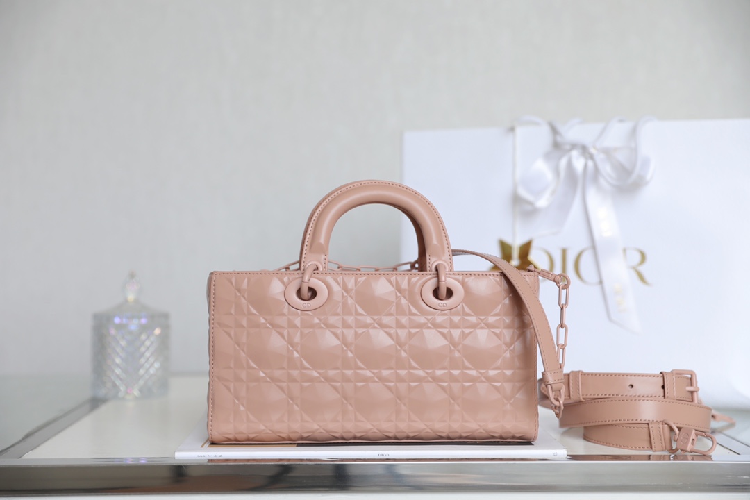 Dior Lady D-Joy is a classic style of the Goliath Bible